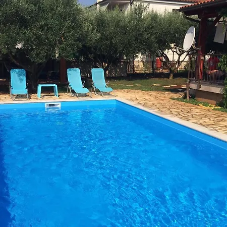 Ferienhaus Komplette Mit Zwei Karpinjan