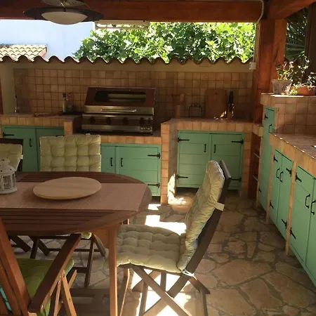 Ferienhaus Komplette Mit Zwei Karpinjan