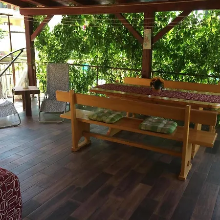 Komplette Mit Zwei Ferienhaus *